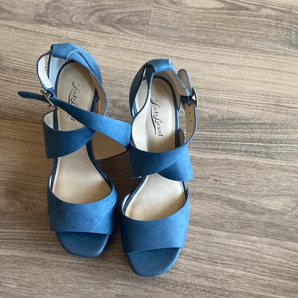NWOT Lucky brand wedges.